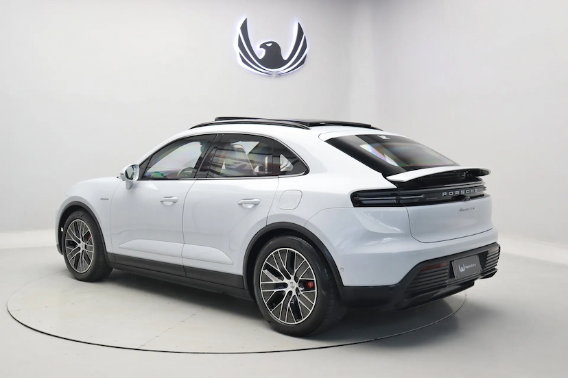 Foto do veículo PORSCHE MACAN 4S ELÉTRICO 2025 27.100 KM R$ 790.000,00