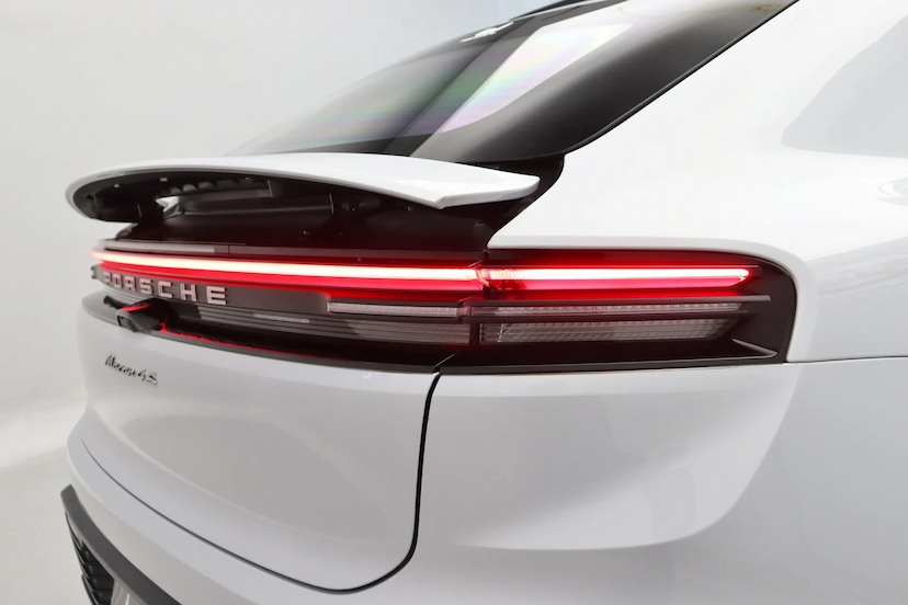Foto do veículo PORSCHE MACAN 4S ELÉTRICO 2025 27.100 KM R$ 790.000,00