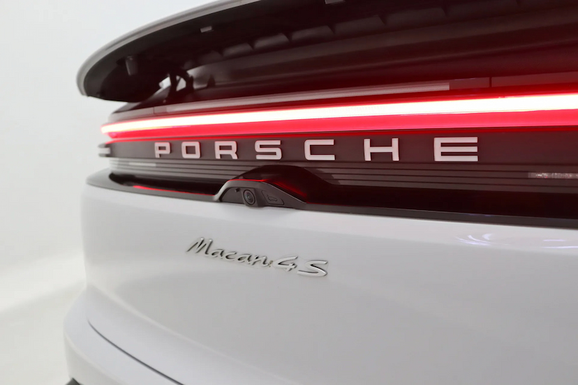 Foto do veículo PORSCHE MACAN 4S ELÉTRICO 2025 27.100 KM R$ 790.000,00