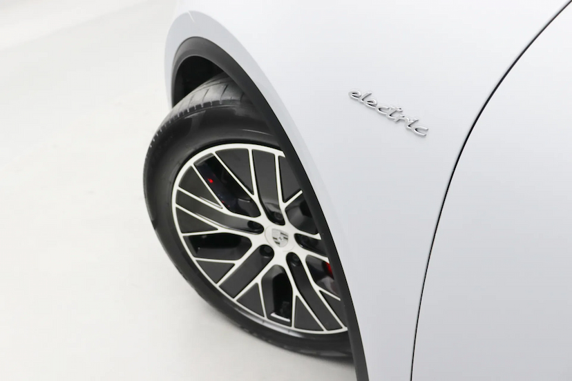 Foto do veículo PORSCHE MACAN 4S ELÉTRICO 2025 27.100 KM R$ 790.000,00