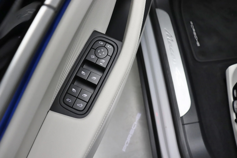 Foto do veículo PORSCHE MACAN 4S ELÉTRICO 2025 27.100 KM R$ 790.000,00