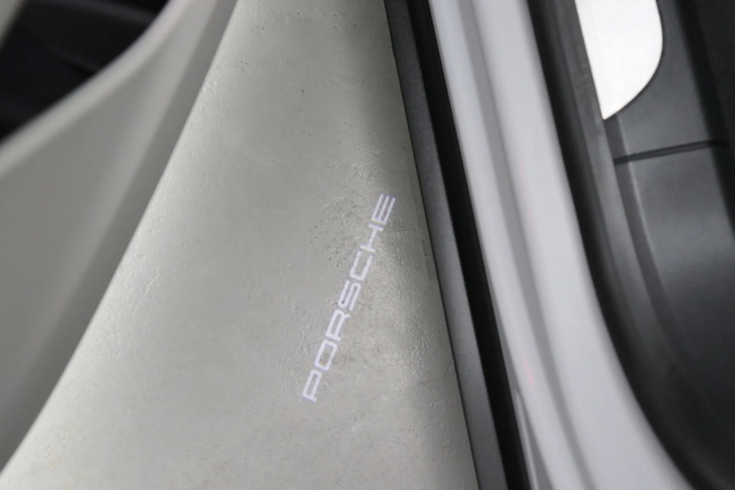 Foto do veículo PORSCHE MACAN 4S ELÉTRICO 2025 27.100 KM R$ 790.000,00