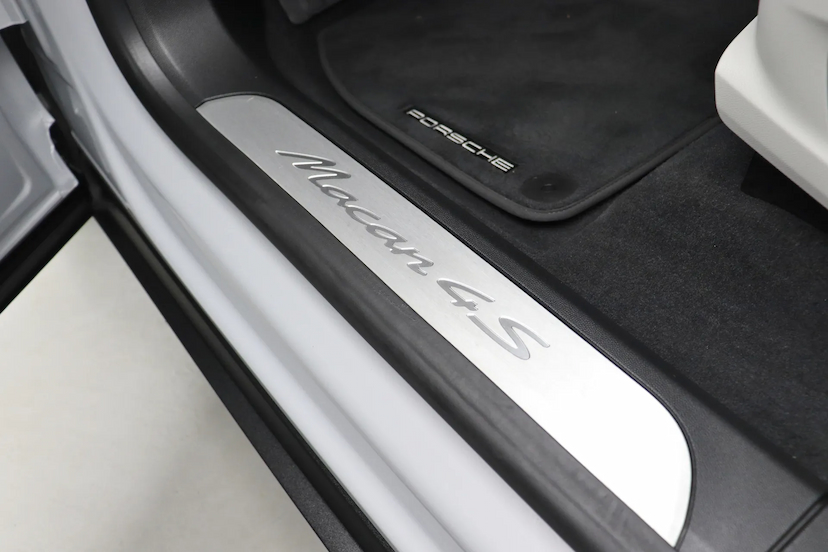 Foto do veículo PORSCHE MACAN 4S ELÉTRICO 2025 27.100 KM R$ 790.000,00