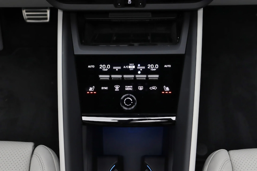 Foto do veículo PORSCHE MACAN 4S ELÉTRICO 2025 27.100 KM R$ 790.000,00