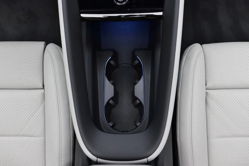 Foto do veículo PORSCHE MACAN 4S ELÉTRICO 2025 27.100 KM R$ 790.000,00