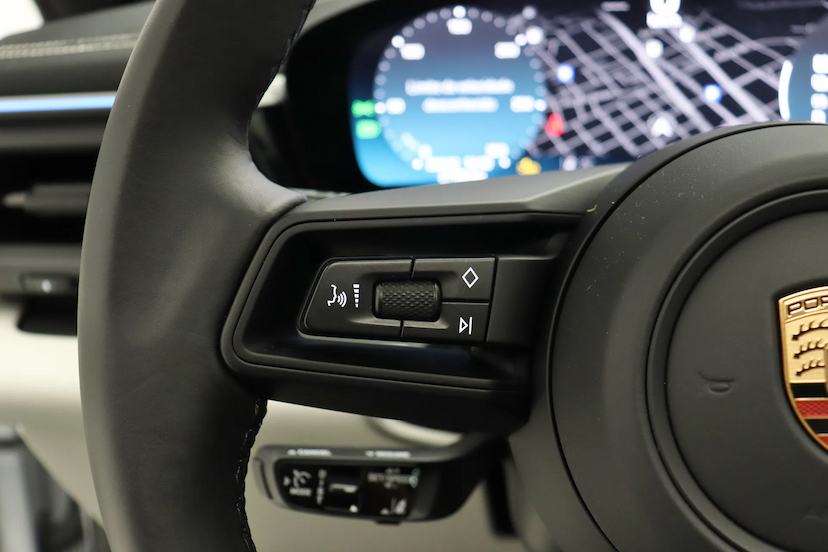 Foto do veículo PORSCHE MACAN 4S ELÉTRICO 2025 27.100 KM R$ 790.000,00