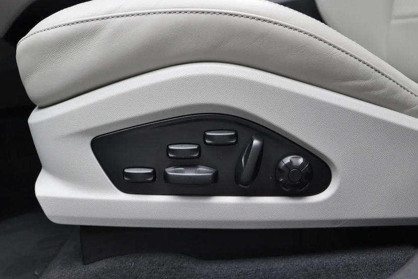 Foto do veículo PORSCHE MACAN 4S ELÉTRICO 2025 27.100 KM R$ 790.000,00