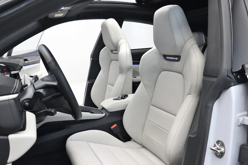 Foto do veículo PORSCHE MACAN 4S ELÉTRICO 2025 27.100 KM R$ 790.000,00