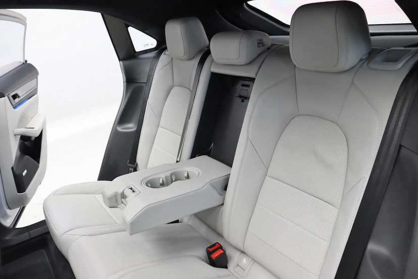 Foto do veículo PORSCHE MACAN 4S ELÉTRICO 2025 27.100 KM R$ 790.000,00