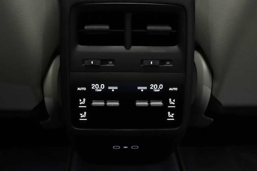 Foto do veículo PORSCHE MACAN 4S ELÉTRICO 2025 27.100 KM R$ 790.000,00