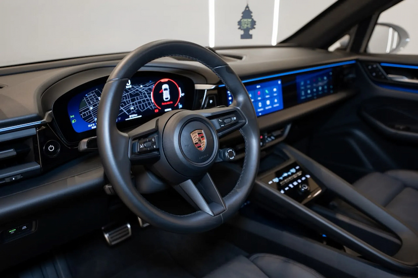 Foto do veículo PORSCHE MACAN 4S ELÉTRICO 2025 7.900 KM R$ 798.900,00