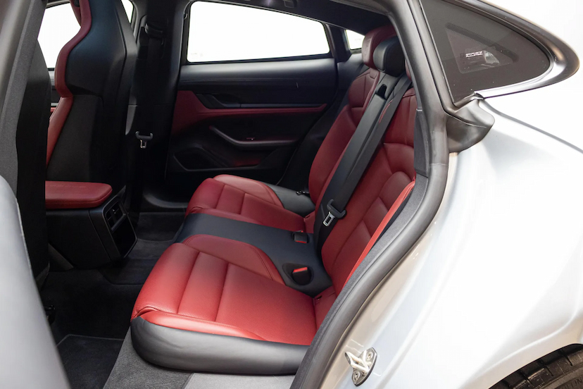 Foto do veículo PORSCHE TAYCAN ELÉTRICO 2021 8.575 KM R$ 450.000,00
