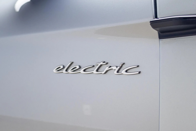 Foto do veículo PORSCHE TAYCAN ELÉTRICO 2021 8.575 KM R$ 450.000,00