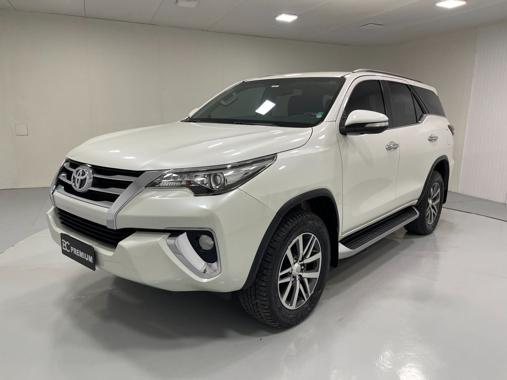 Foto do veículo TOYOTA HILUX Toyota Hilux SW4 SRX 4x4 2.8 TDI 16V Dies. Aut. - Branco - 2017 2016/2017 136.224 KM R$ 209.900,00