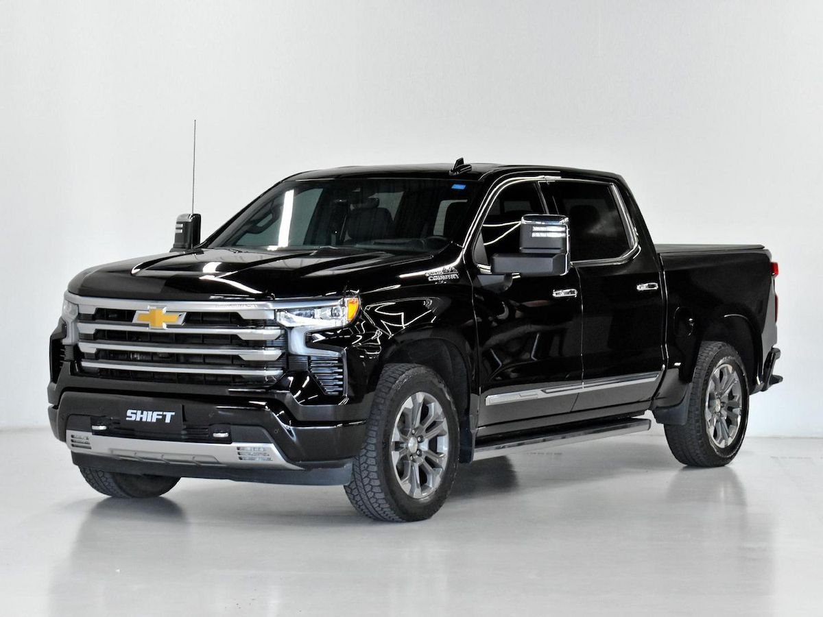 Foto do veículo CHEVROLET SILVERADO HIGH COUNTRY 5.3 V8 AWD AUT. 2023/2024 43.420 KM R$ 395.000,00
