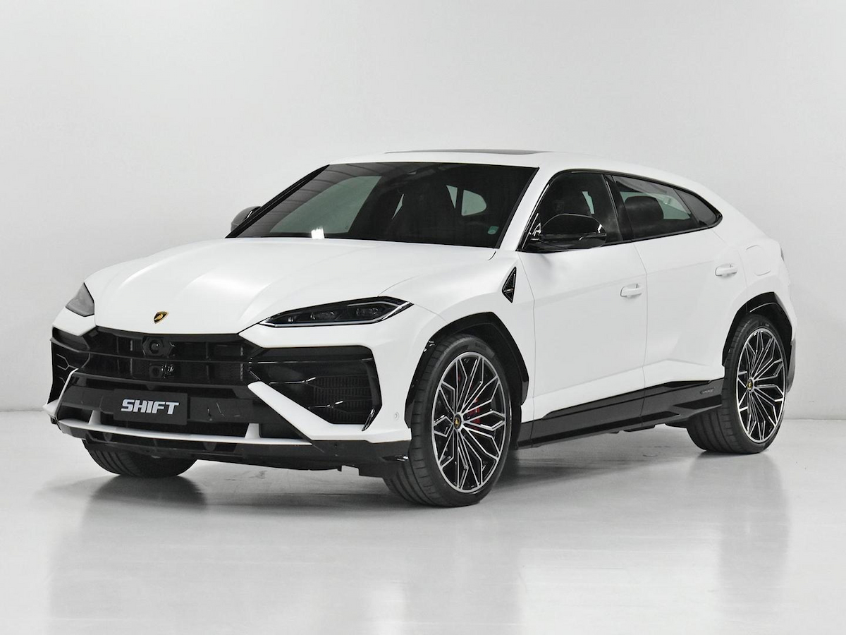 Foto do veículo LAMBORGHINI URUS SE 2025/2025 5.270 KM R$ 3.750.000,00