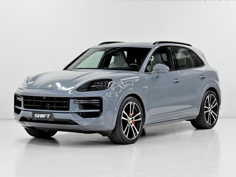 Foto do veículo PORSCHE CAYENNE TURBO 4.0 V8 599CV (HIBRIDO) 2024/2024 26.390 KM R$ 990.000,00