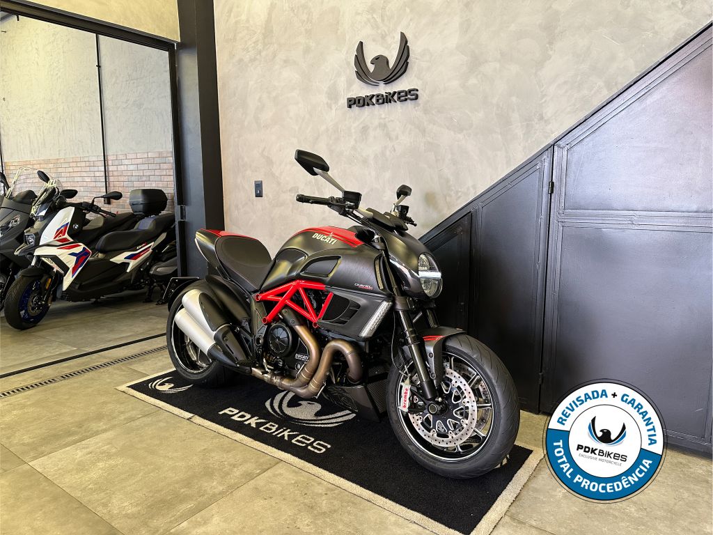 Foto do veiculo DUCATI DIAVEL CARBON